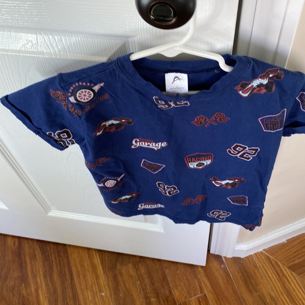 Boys racing shirt that was a gift from someone in Colombia - Picture 2 of 6